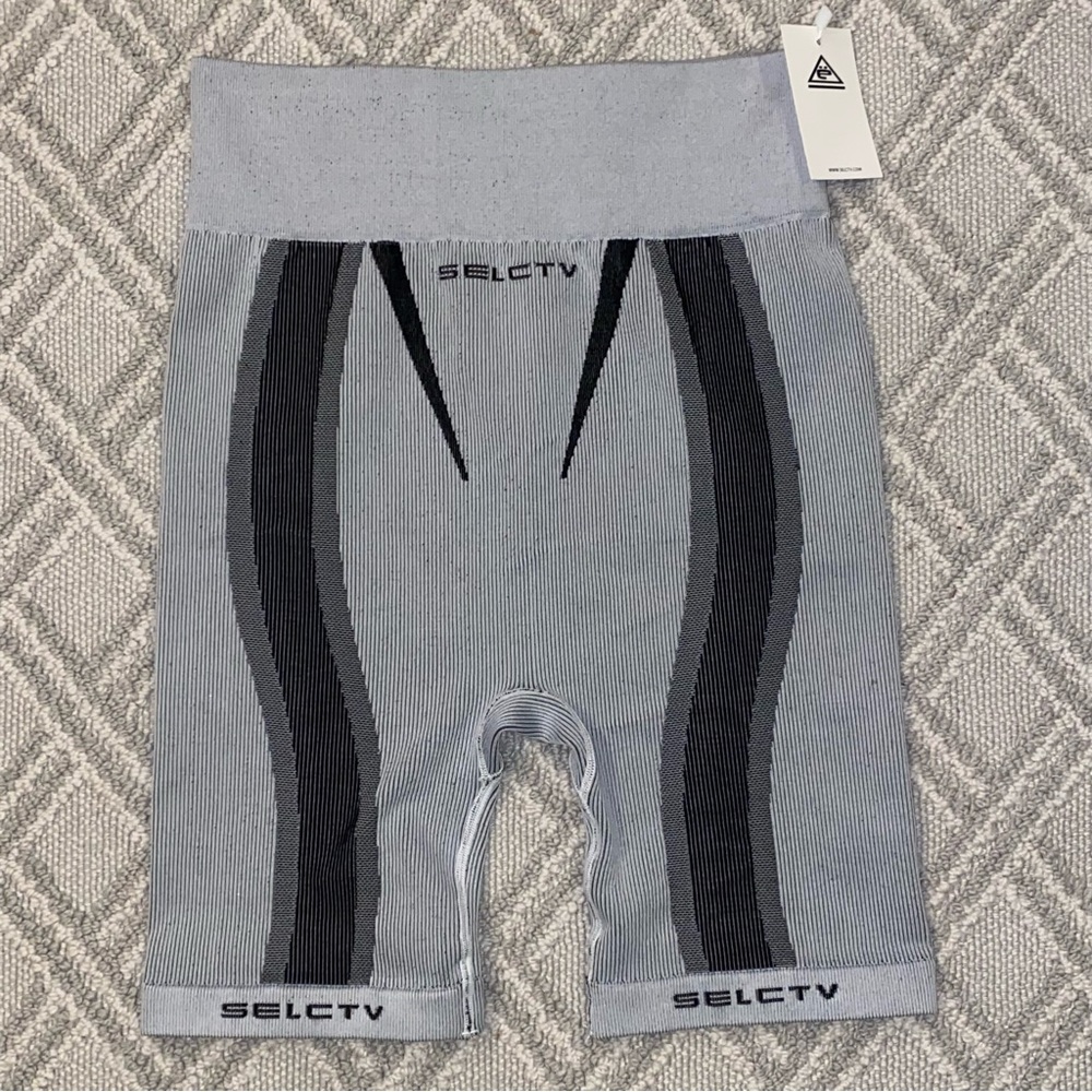 SELCTV *new* seamless gray & black thick high rise knit bike shorts size Large